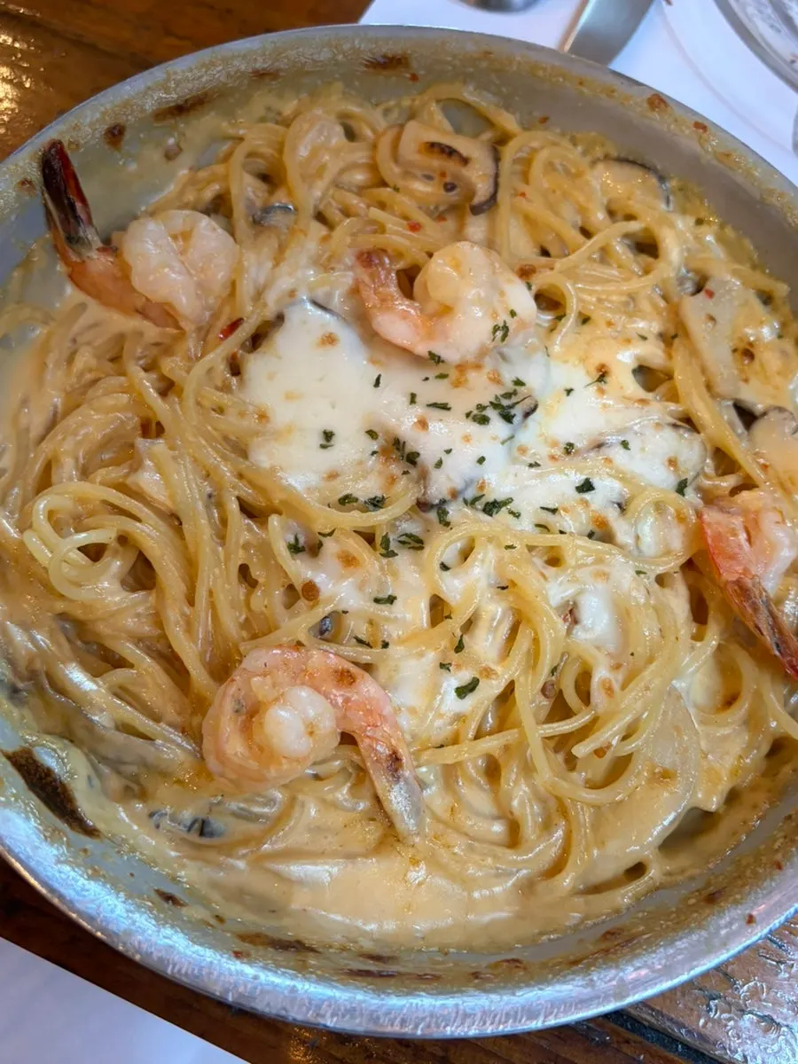 Gamberi Crema pasta with shrimp and mushrooms