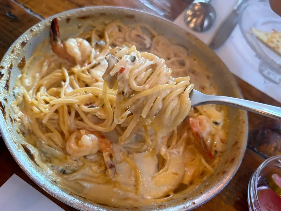 Spaghetti noodles coated in cream sauce