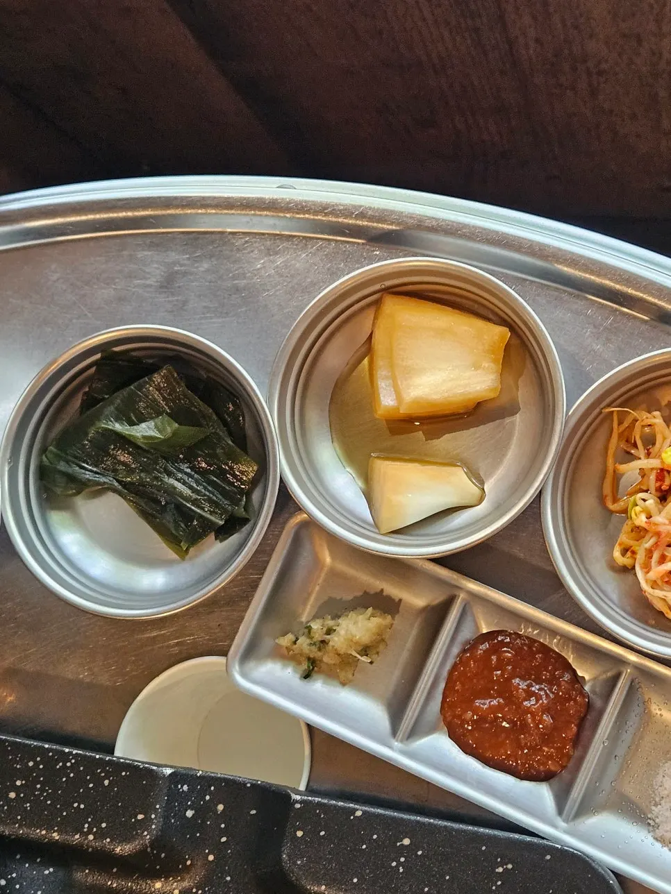 Basic side dishes at Gogikkun Gimchunbae Hongdae Supgil Branch
