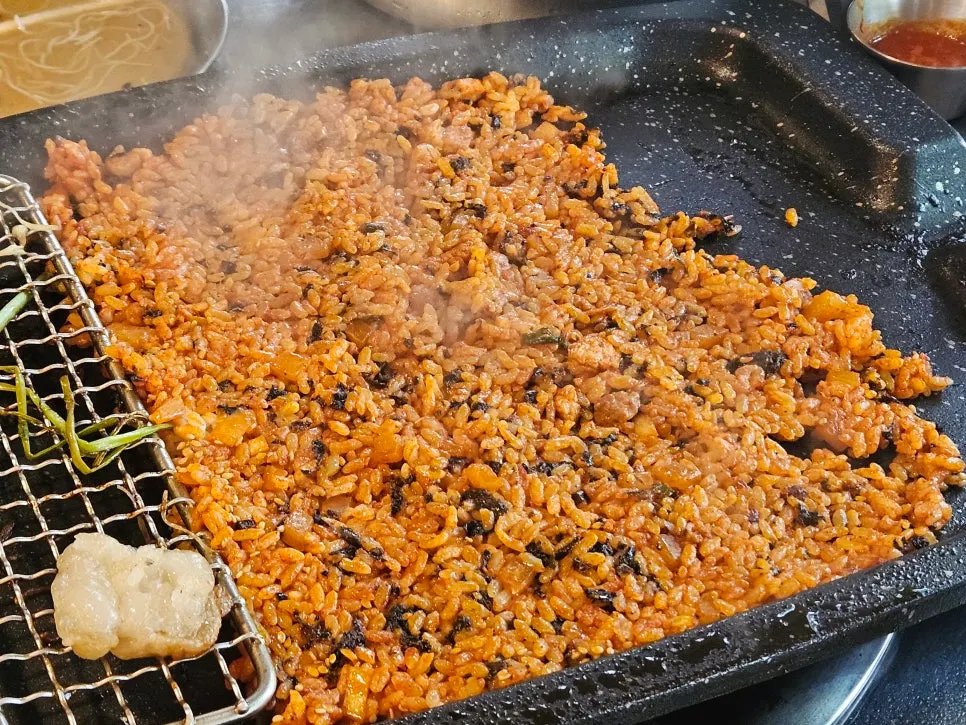 Diced rice made with kkakdugi and meat