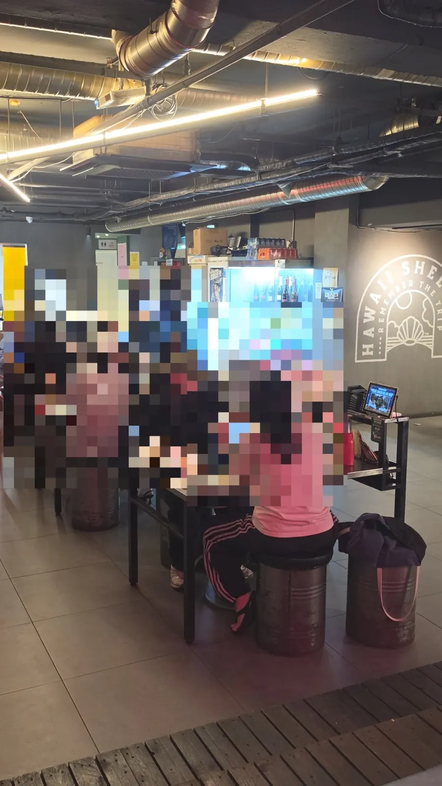 Outdoor-stall-style atmosphere at Hawaii Clam Hongdae Branch