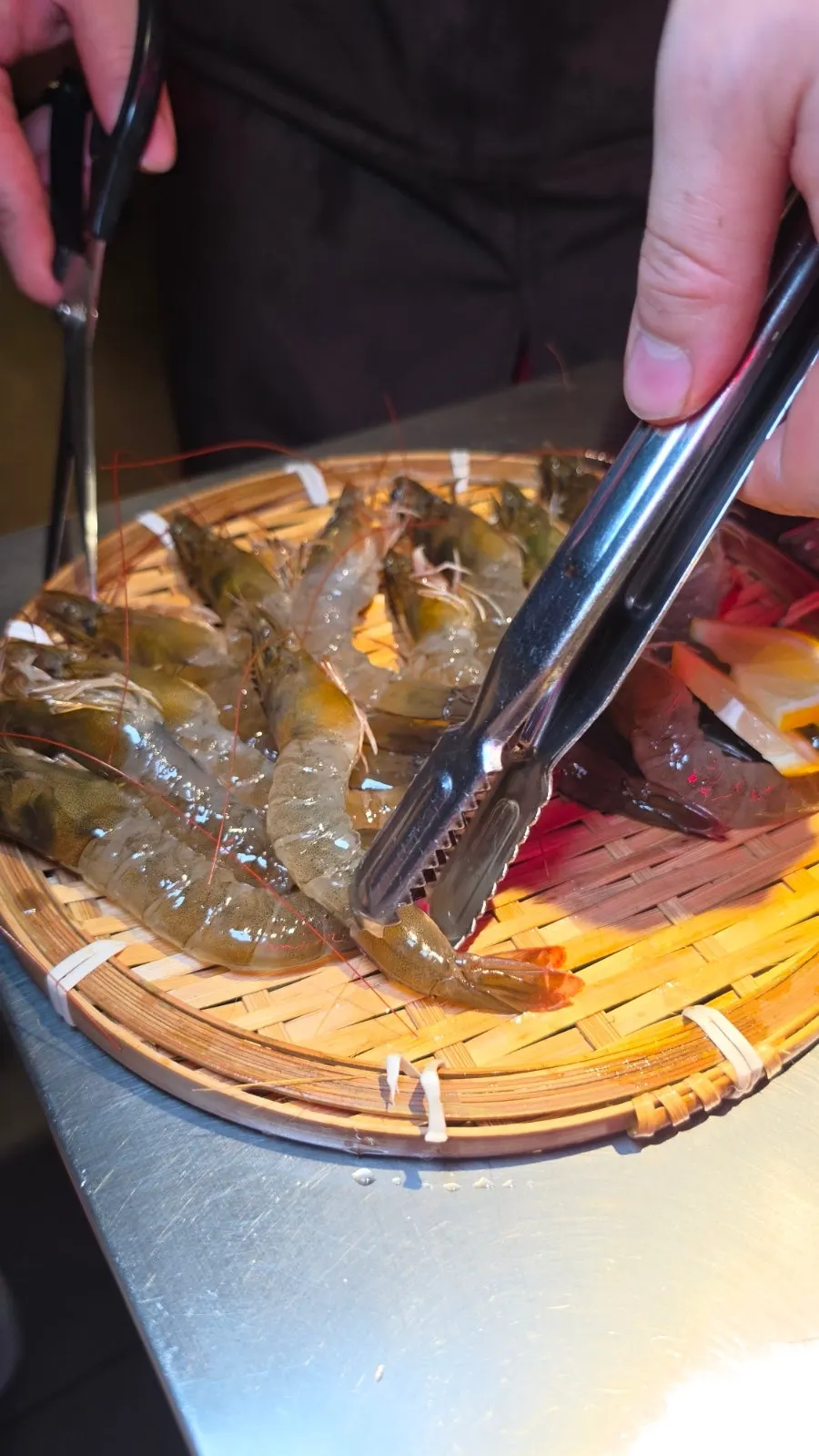 Live shrimp sashimi at Hawaii Clam Hongdae Branch