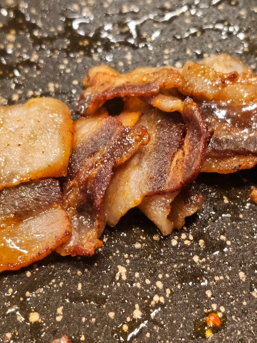 마늘기름에 바삭하게 굽는 냉삼