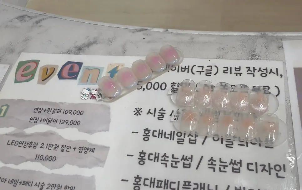 피치빛 치크 컬러 젤네일 가로 컷