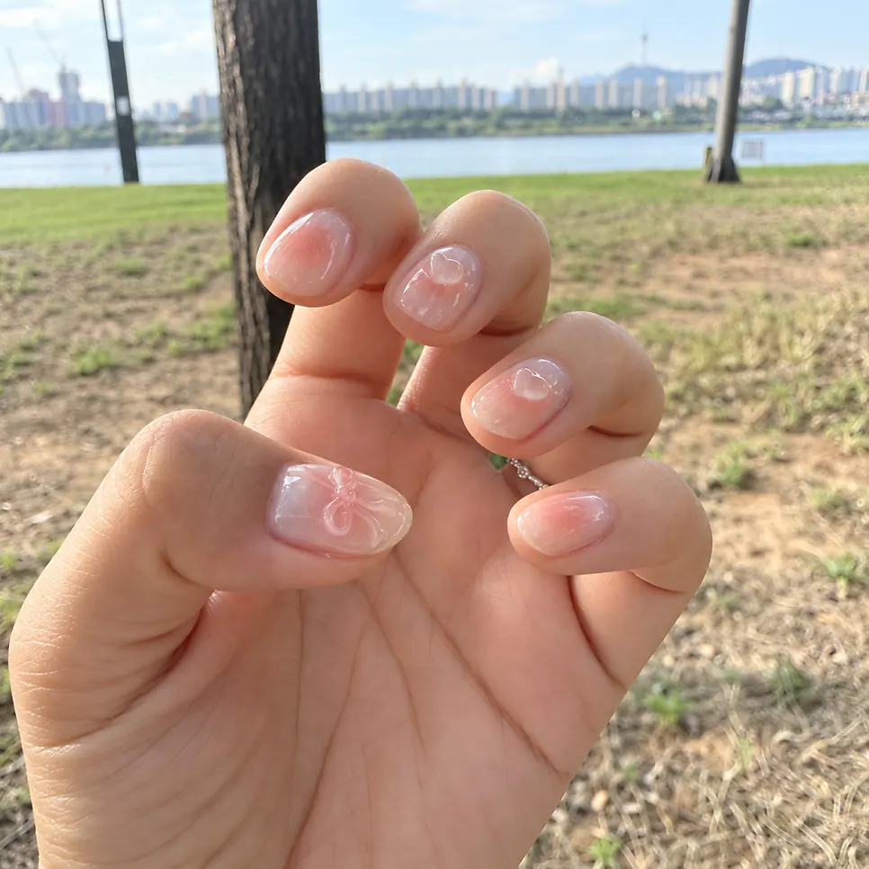 뷰아즈 홍대에서 받은 밀키핑크 젤네일