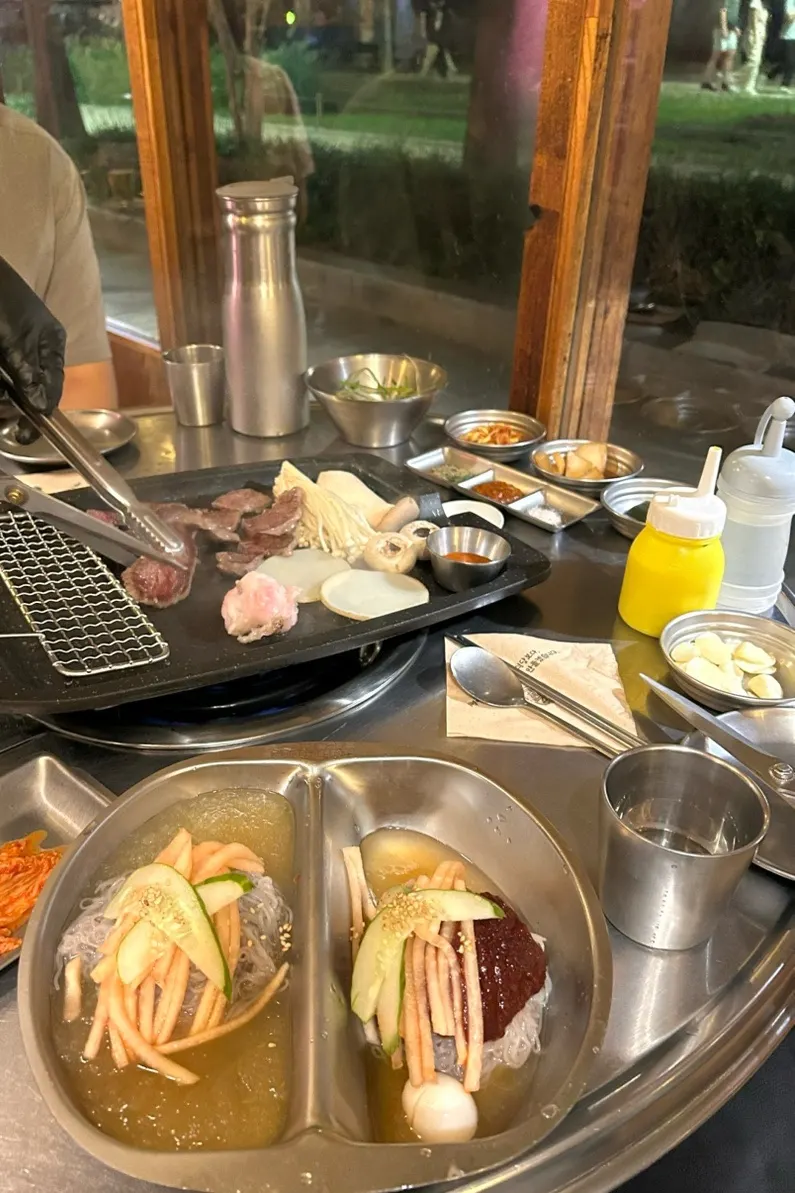고기꾼김춘배 반반냉면 한 그릇
