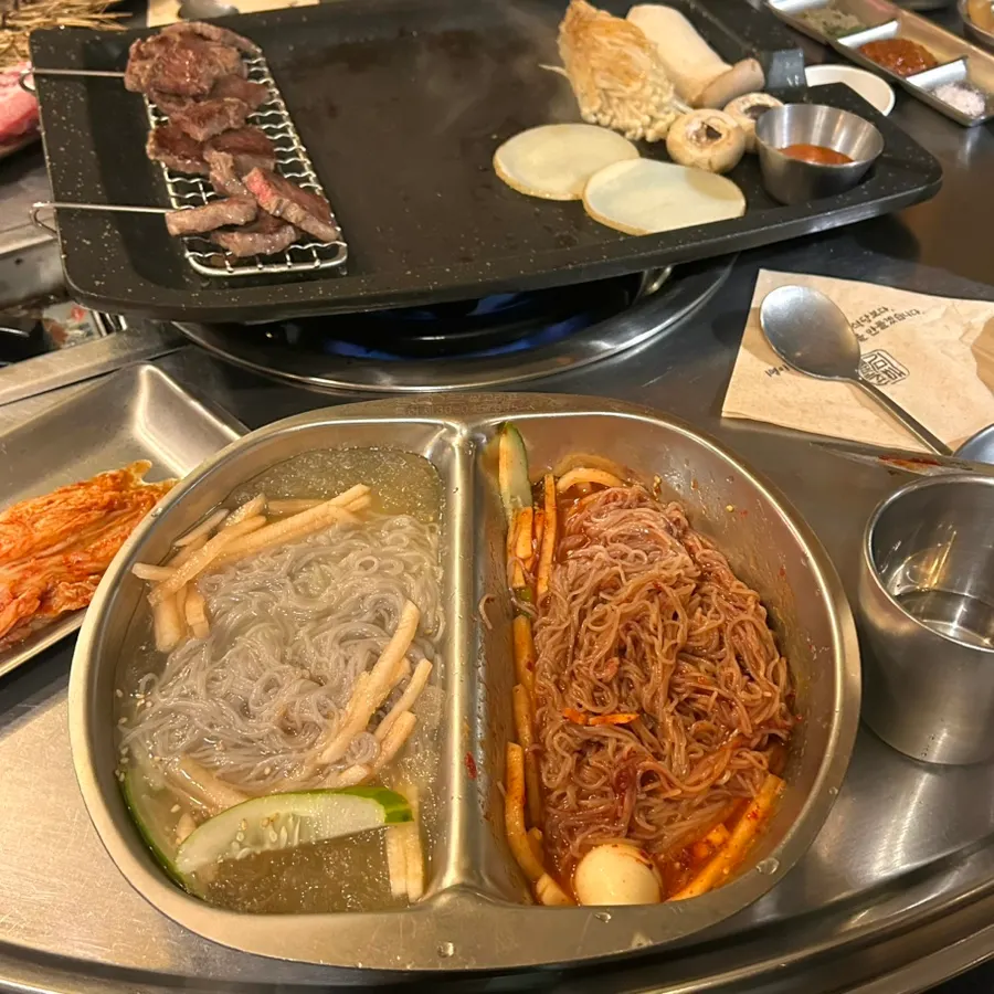시원한 육수의 물냉면 부분