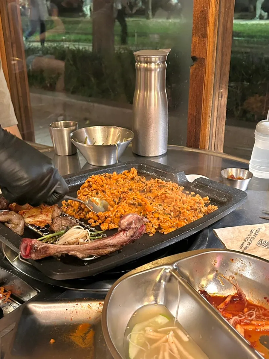 완성된 깍두기 볶음밥