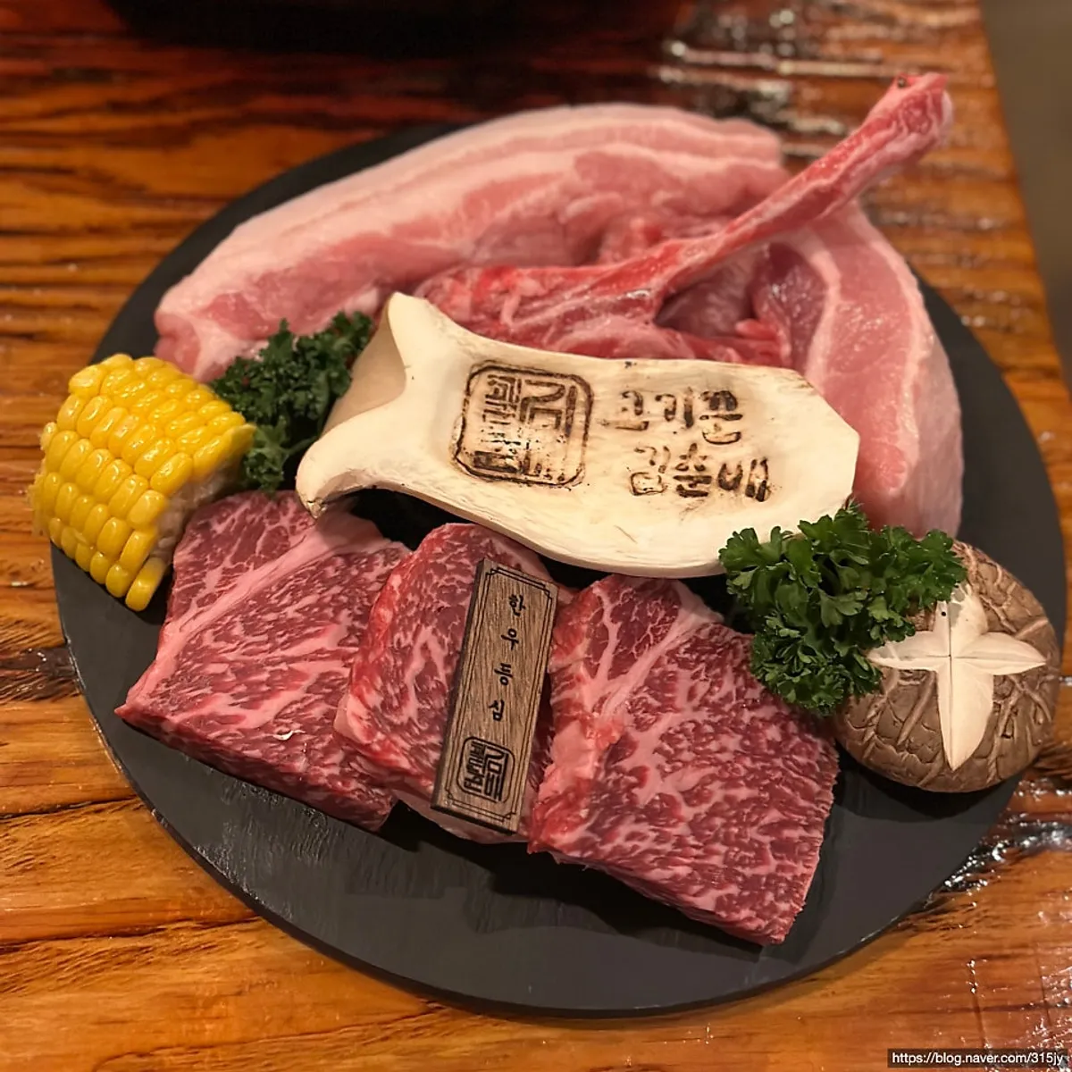 Raw meat plating for the hanwoo/hanpork set for two
