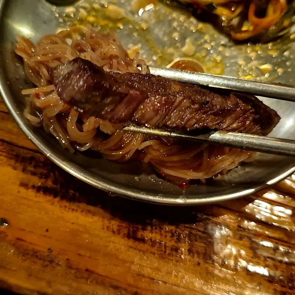 물냉면과 비빔냉면으로 나온 반반냉면