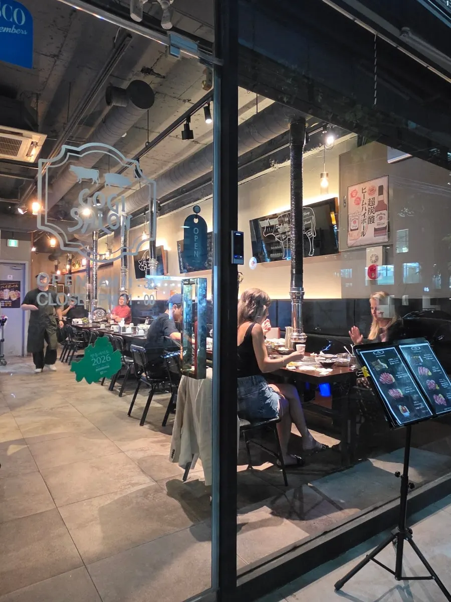 Exterior of Gogi Salon on World Cup buk-ro 6-gil in Mapo