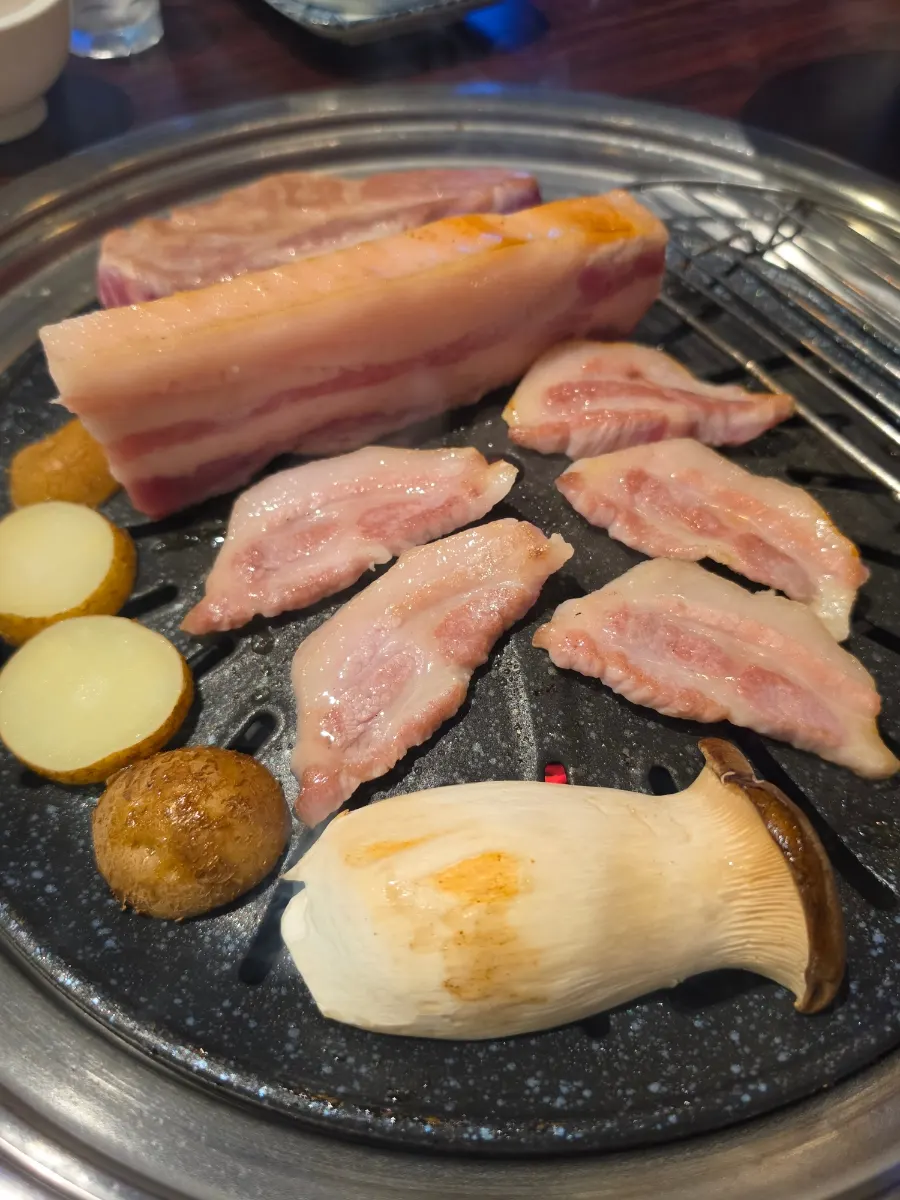 Thinly sliced flower pork neck on the grill