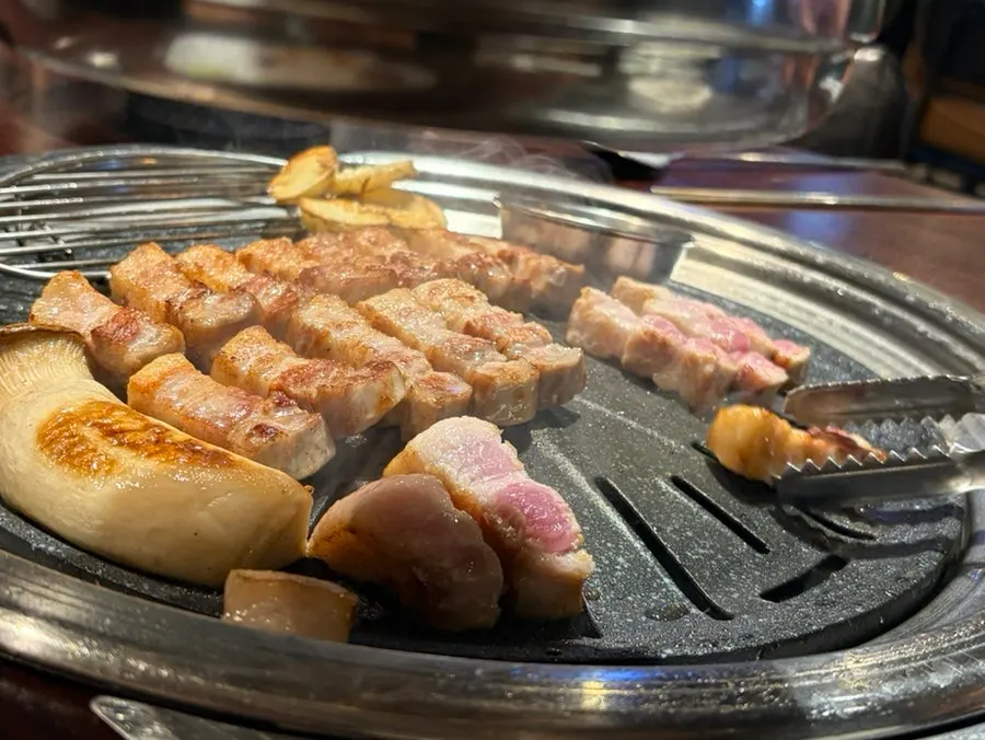 Pork belly grilled and cut into bite-sized pieces