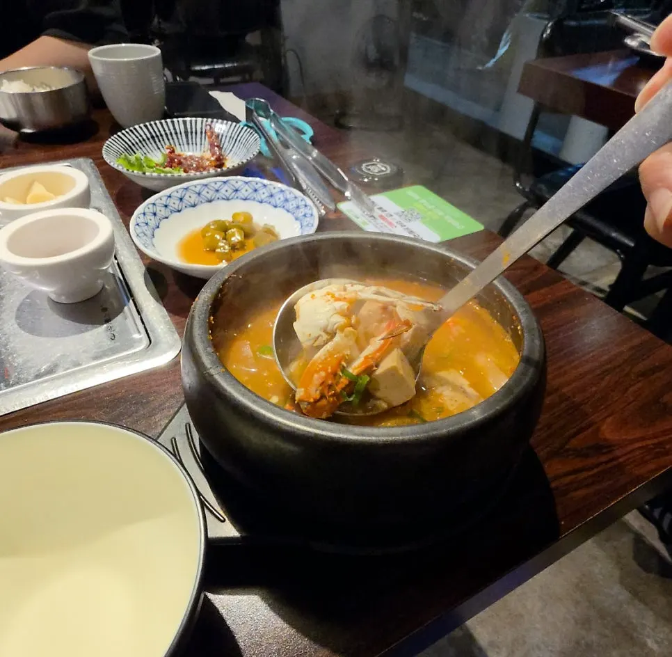 放了大塊花蟹的熱湯品