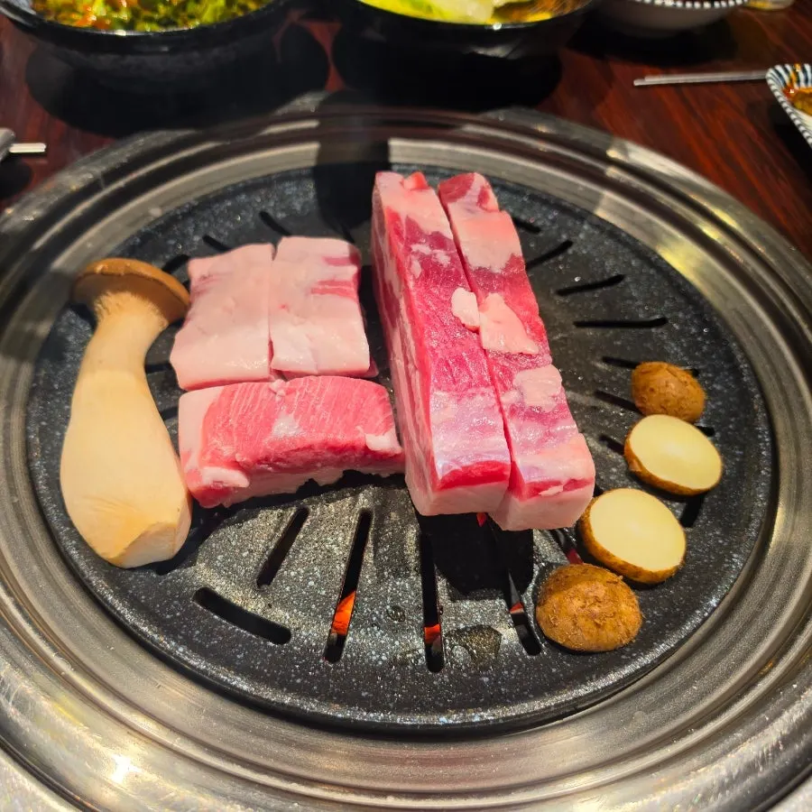 고기살롱 한 상 차림 전경