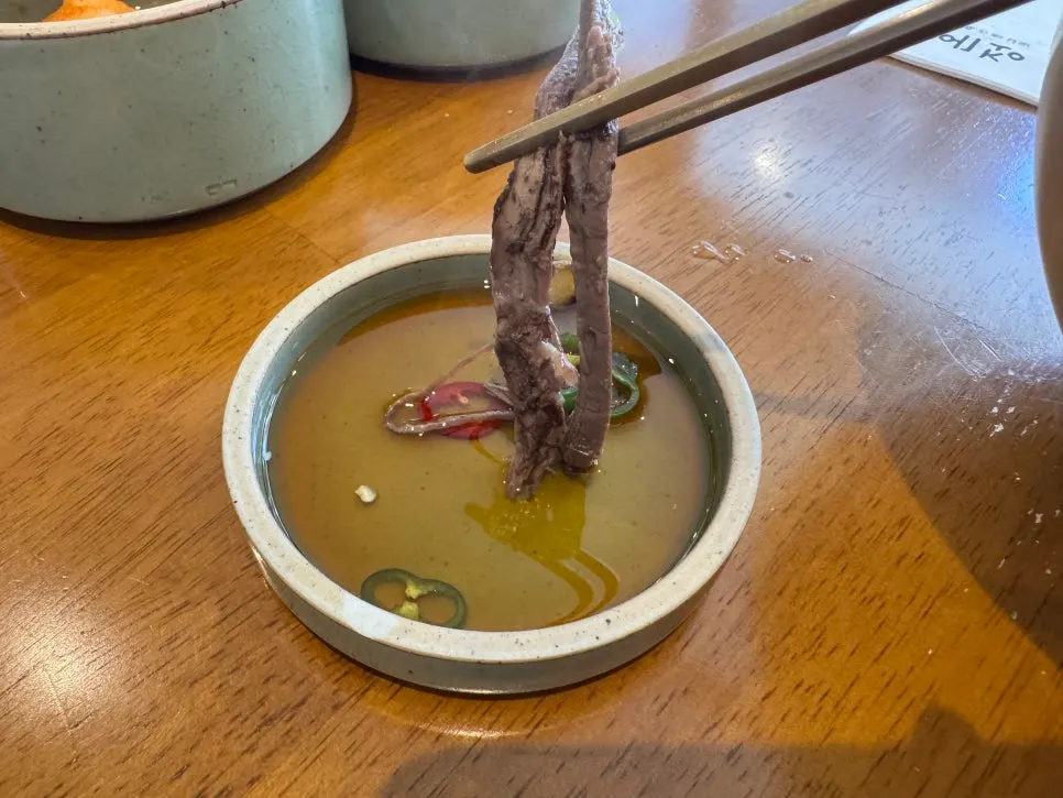 여러 종류 고기가 든 한우곰탕 특