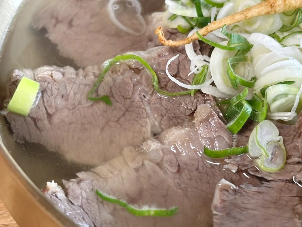 A bowl of special gomtang at Baengni Gomtang