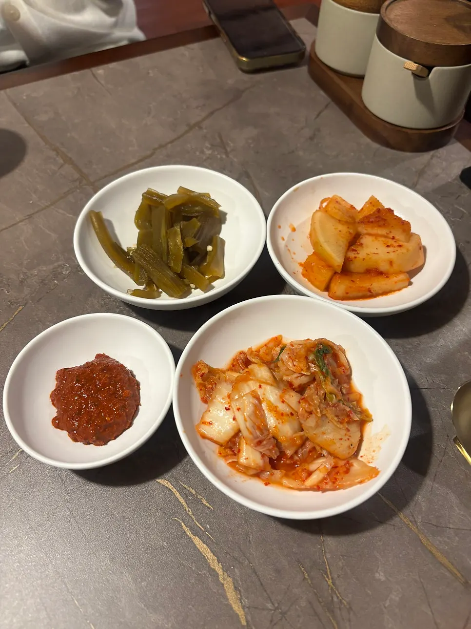 Ordered clear gomtang and Pyongyang naengmyeon