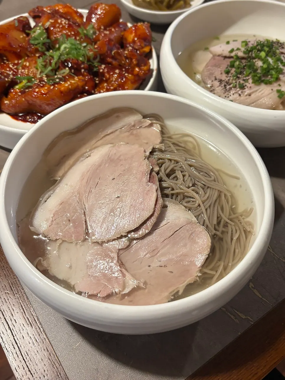 Pyongyang naengmyeon topped with chilled sliced meat