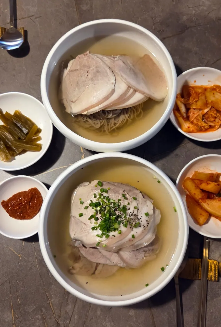 Clear gomtang and Pyongyang mul naengmyeon