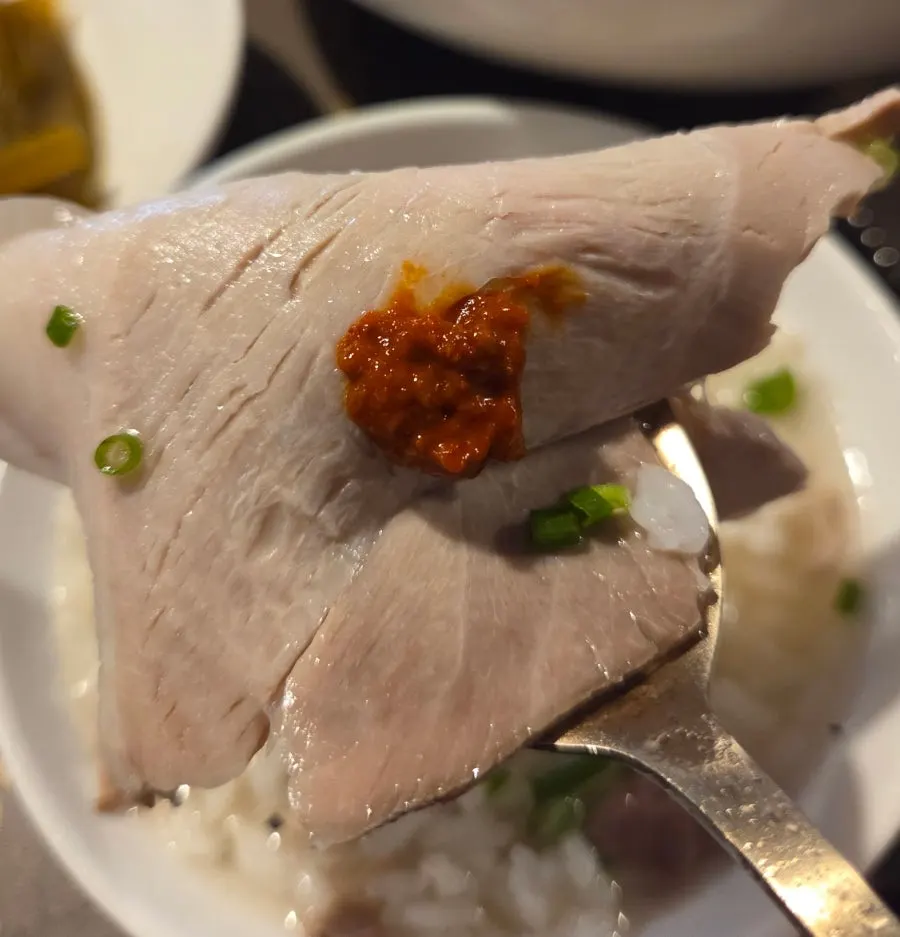 Clear pork gomtang with side dishes