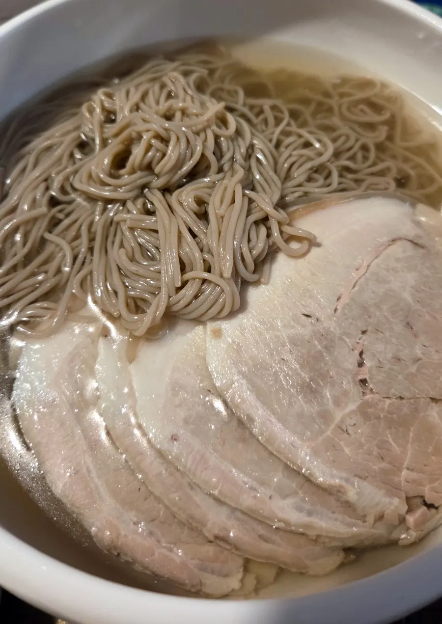 Pyongyang mul naengmyeon topped with meat