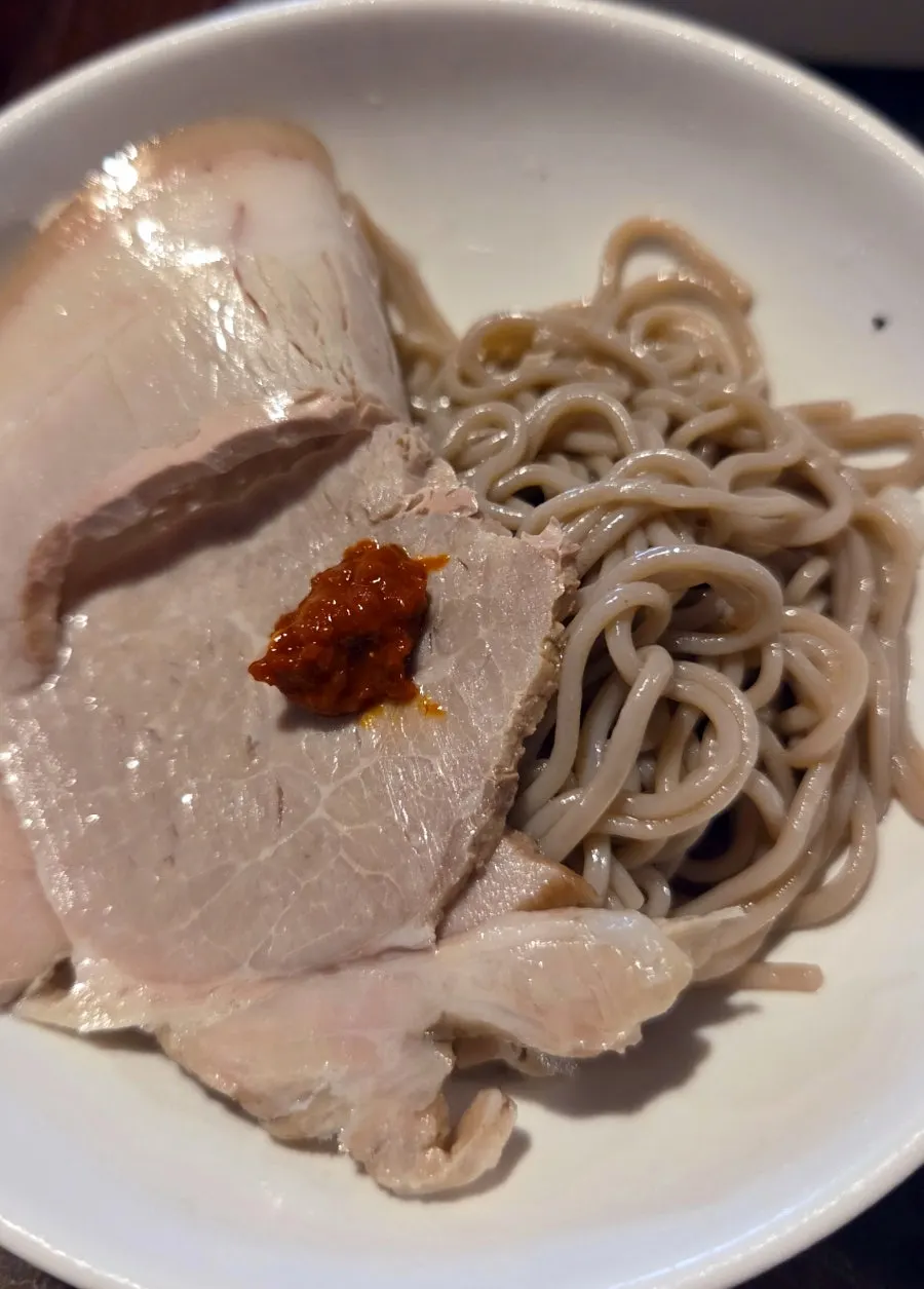 Pyongyang mul naengmyeon with gochu dadaegi