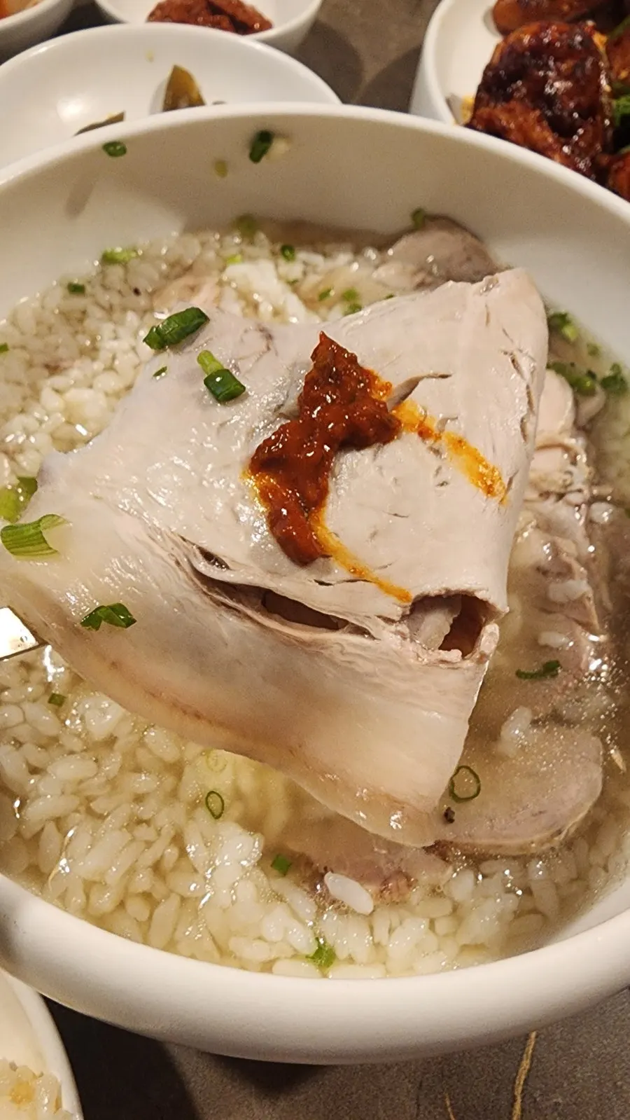 Pork gomtang with a flavor everyone will enjoy