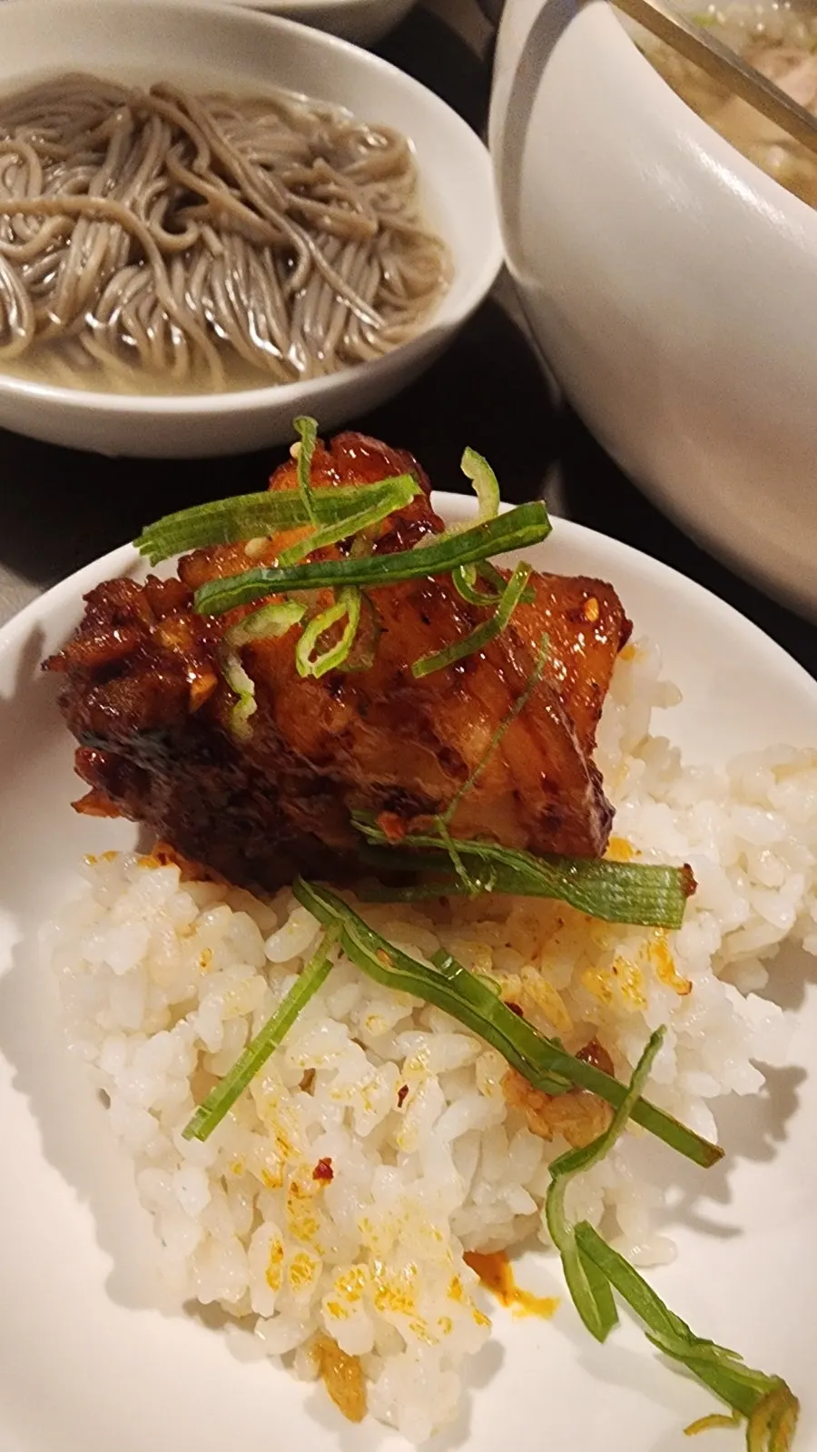 Extra steamed white rice with braised pork tail