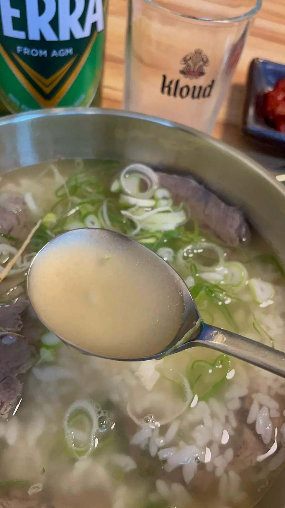 牛骨汤与迷你白切肉配菜