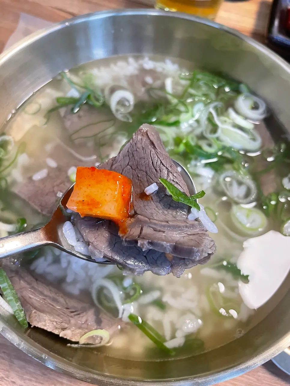 弘大入口站附近的百里牛骨汤