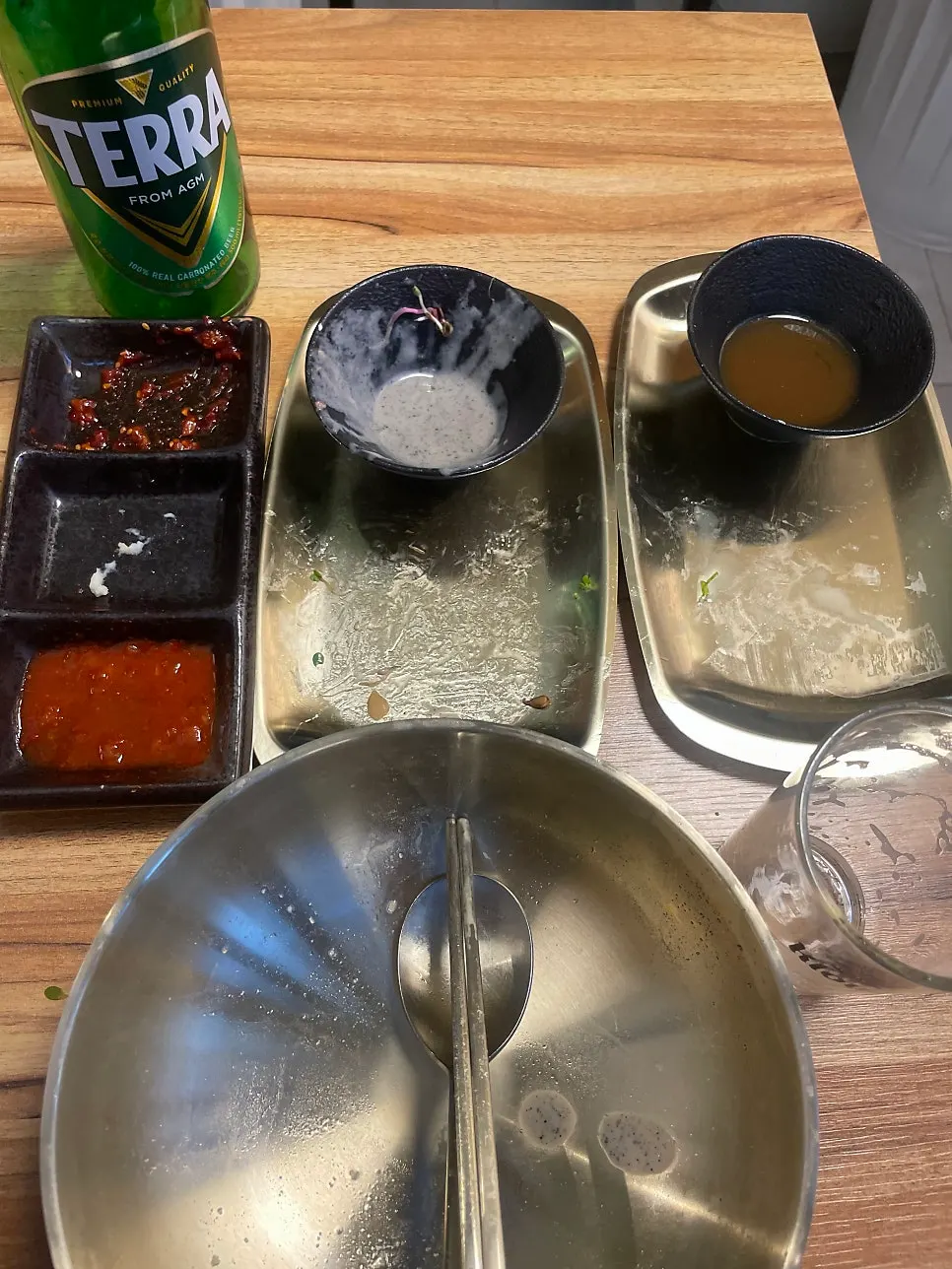 生拌牛肉与嫩芽组合