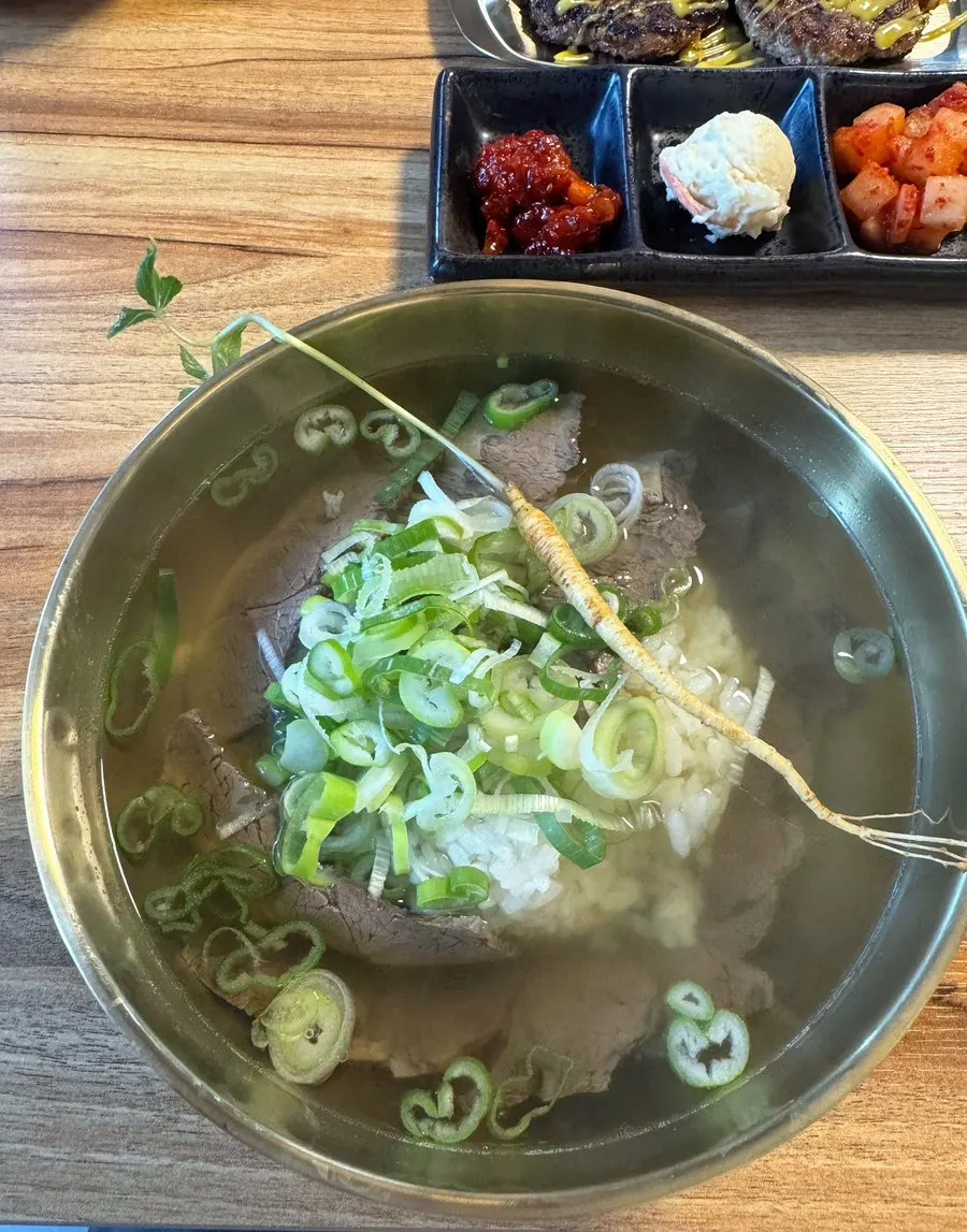 A bowl of Korean beef gomtang