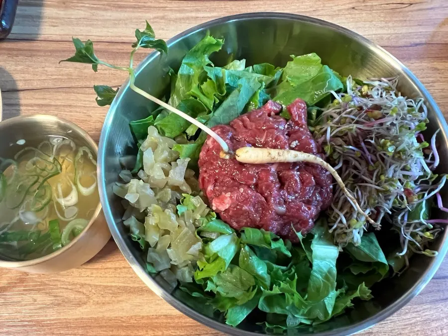 Korean beef yukhoe bibimbap with soy seasoning