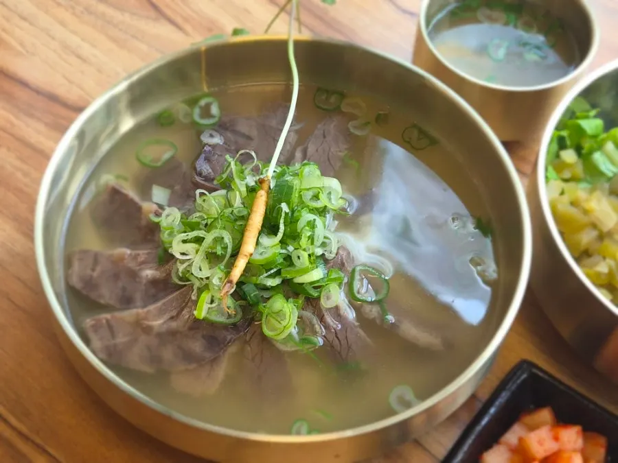 뚝배기에 담긴 특곰탕