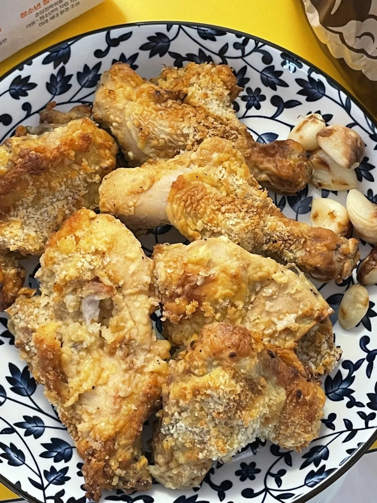 구운 마늘이 올라간 남해마늘바사삭