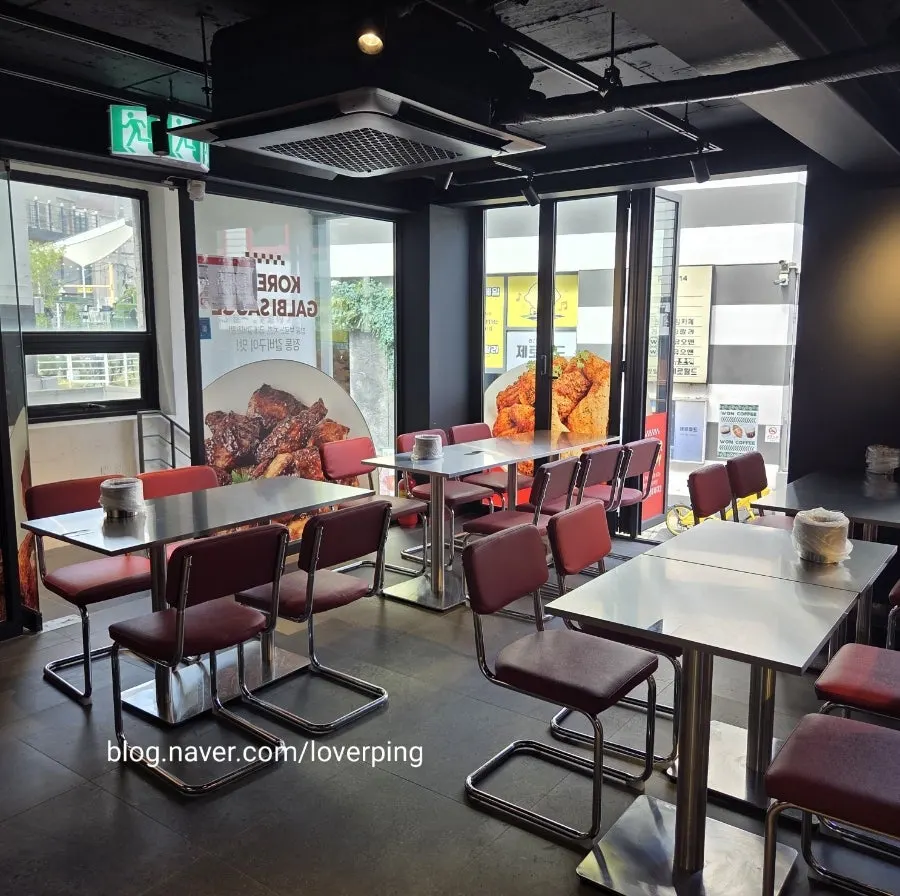 Exterior of Goobne Chicken Hongdae Red Road