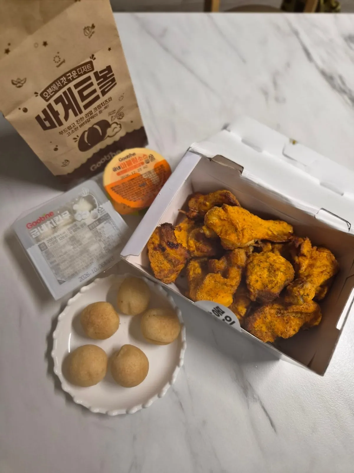 굽네치킨 홍대레드로드점 대표 사진