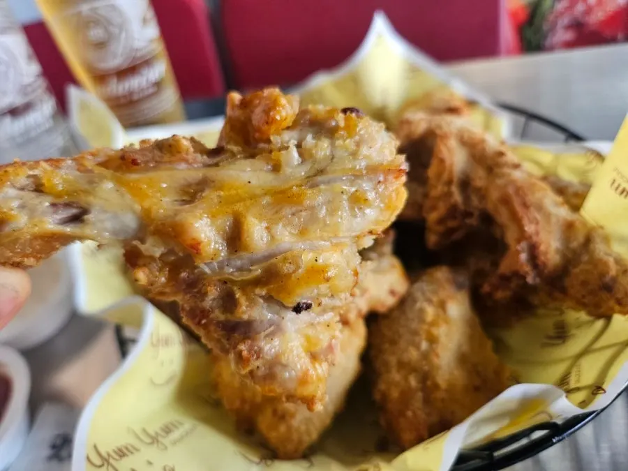 1층 야장 자리에서 본 매장 풍경