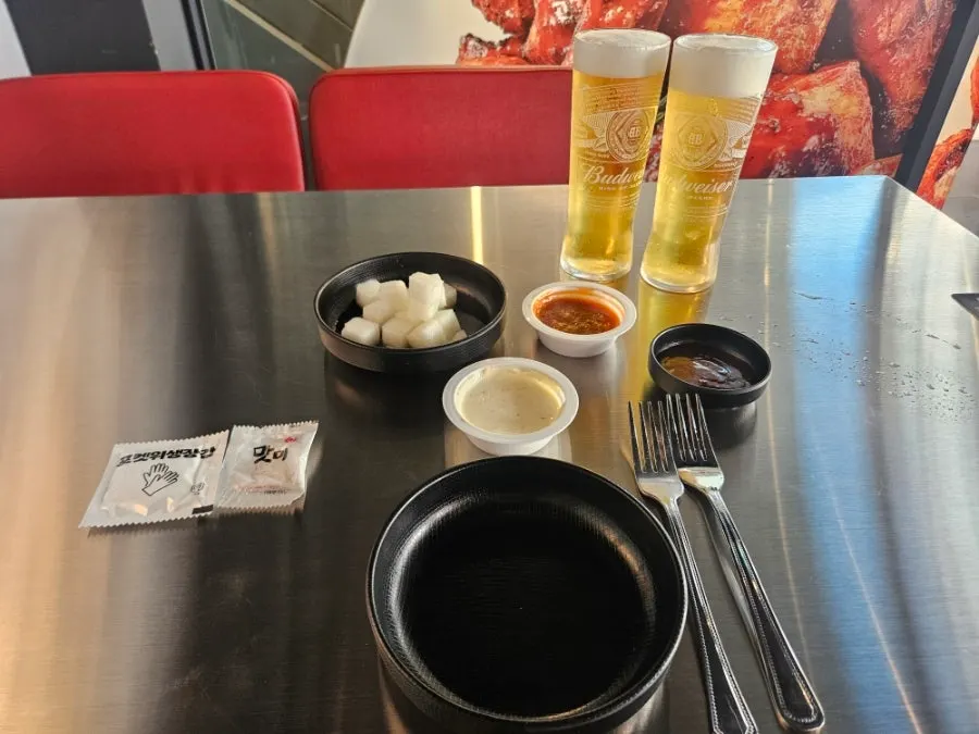 홍대 치맥 마무리 테이블 모습