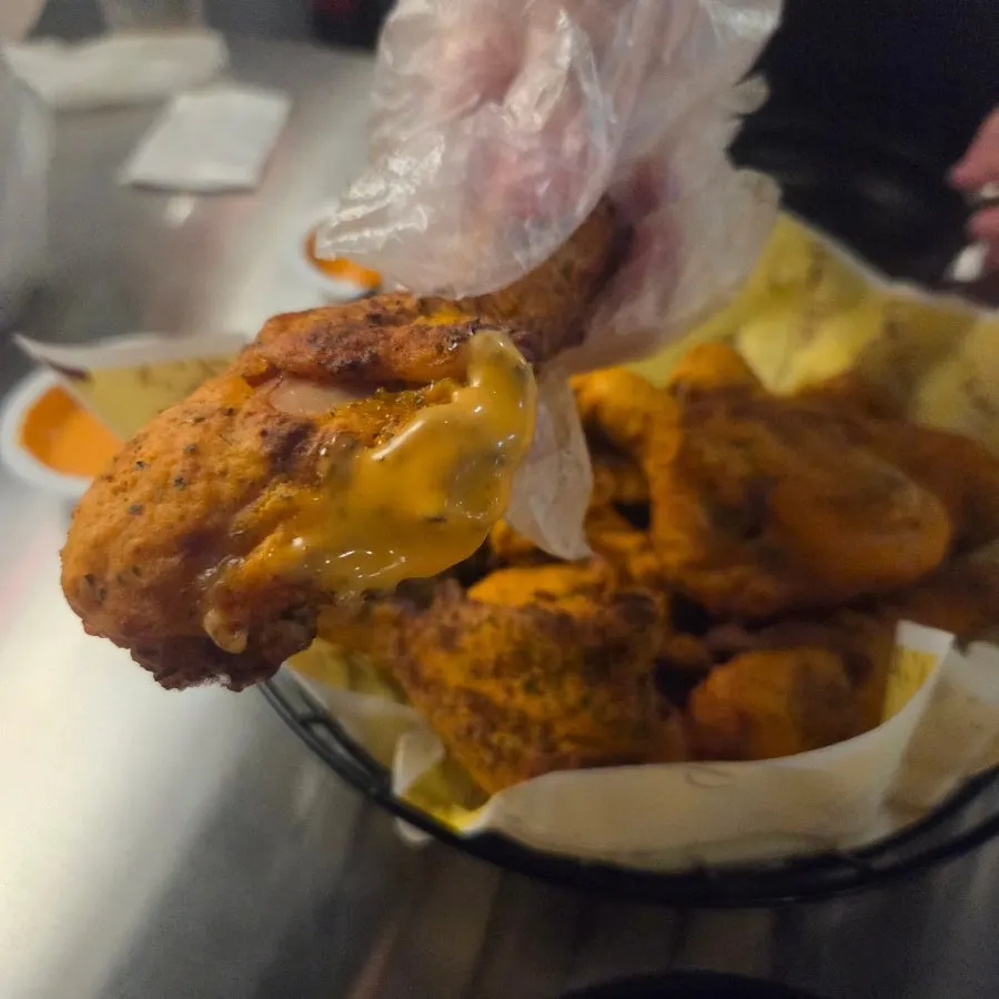 오븐구이 치킨 시즈닝이 묻은 표면