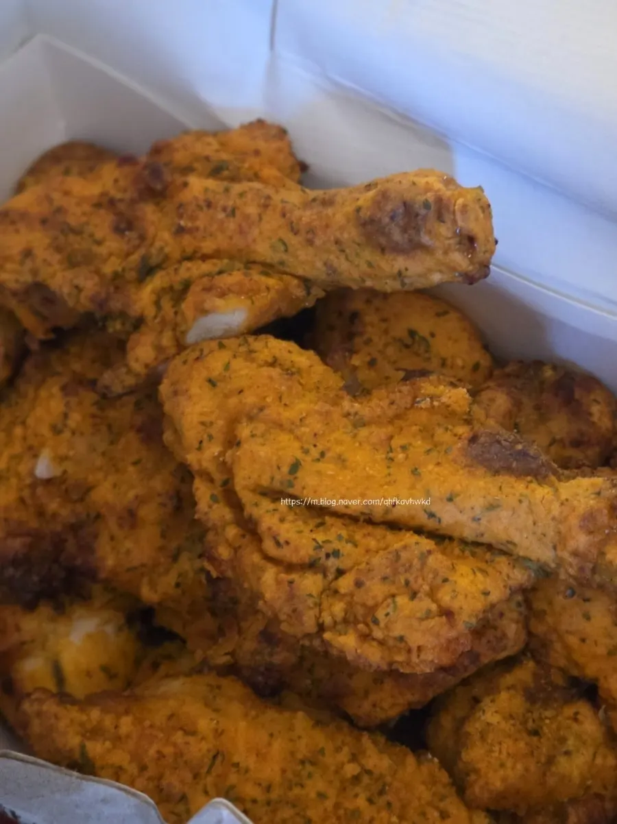 통통한 고바삭 닭다리 조각