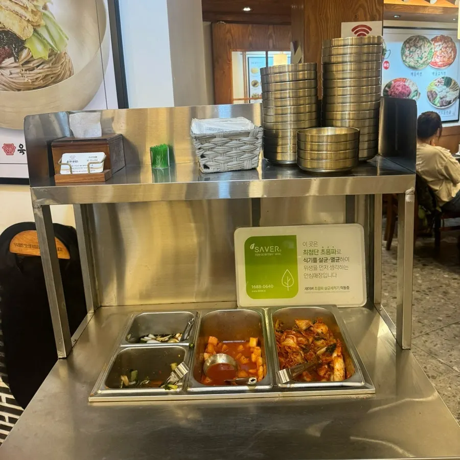 Yeolmu kimchi self-service bar