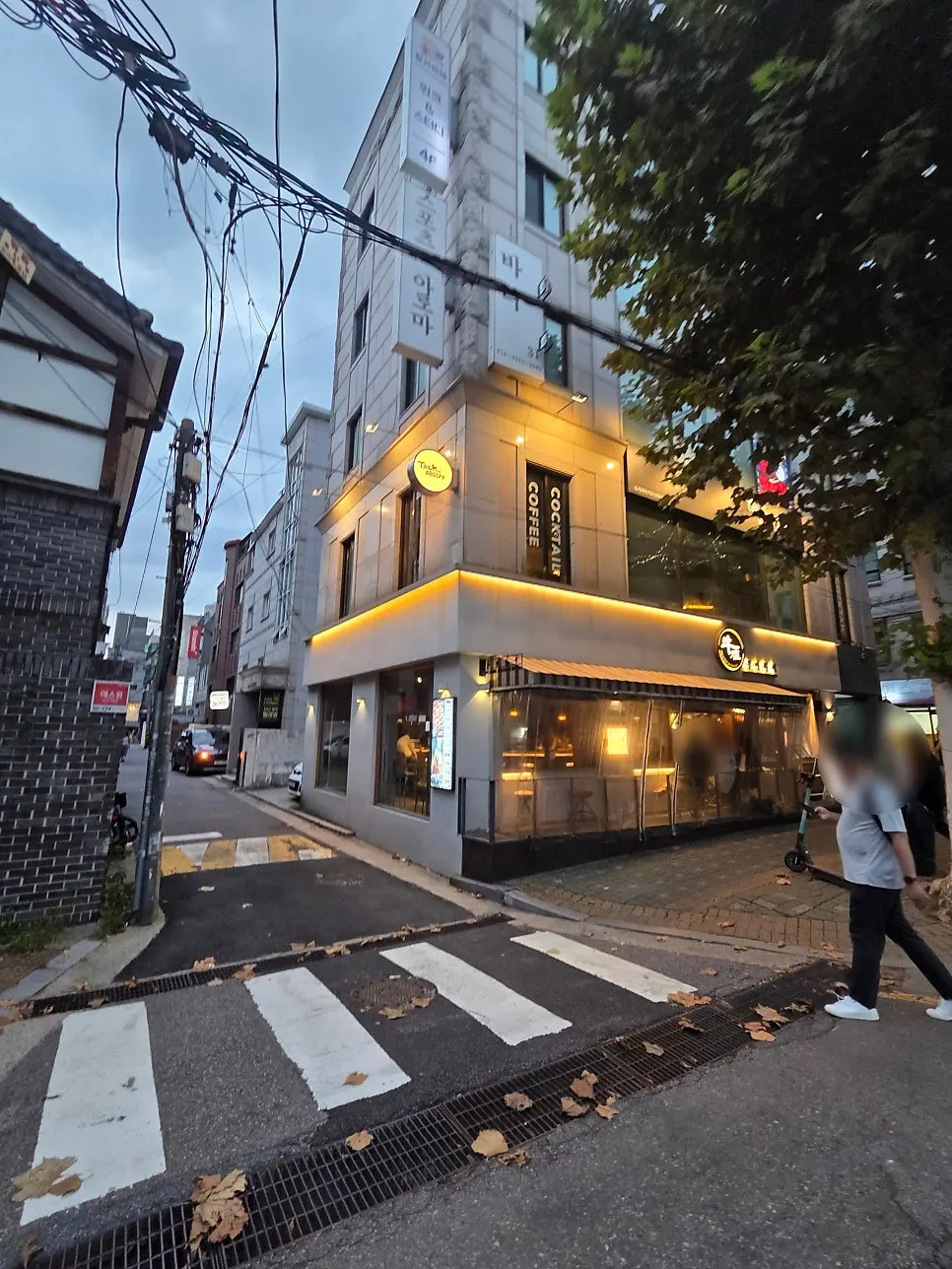 홍대입구역 골목의 도온정 홍대직영점 외관