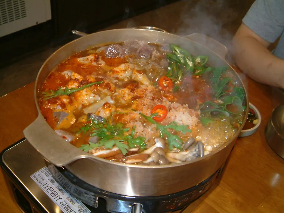 Hanwoo gopchang jeongol with red broth