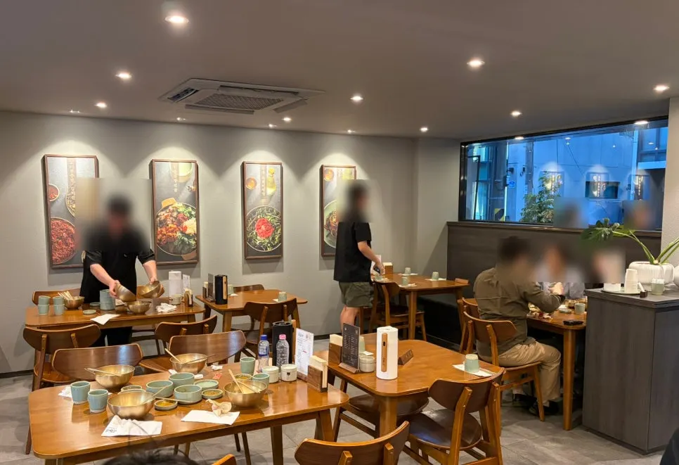 Interior seating at Doonjeong Hongdae Direct Branch