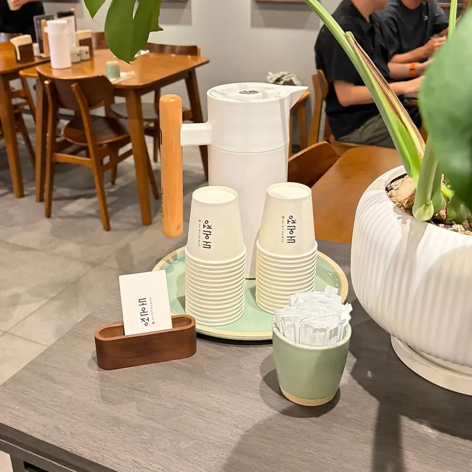Tableware at Doonjeong Hongdae Direct Branch
