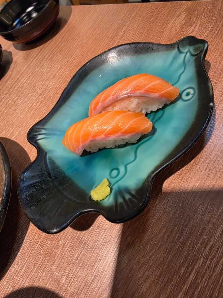 Salmon sushi received through the receipt review service