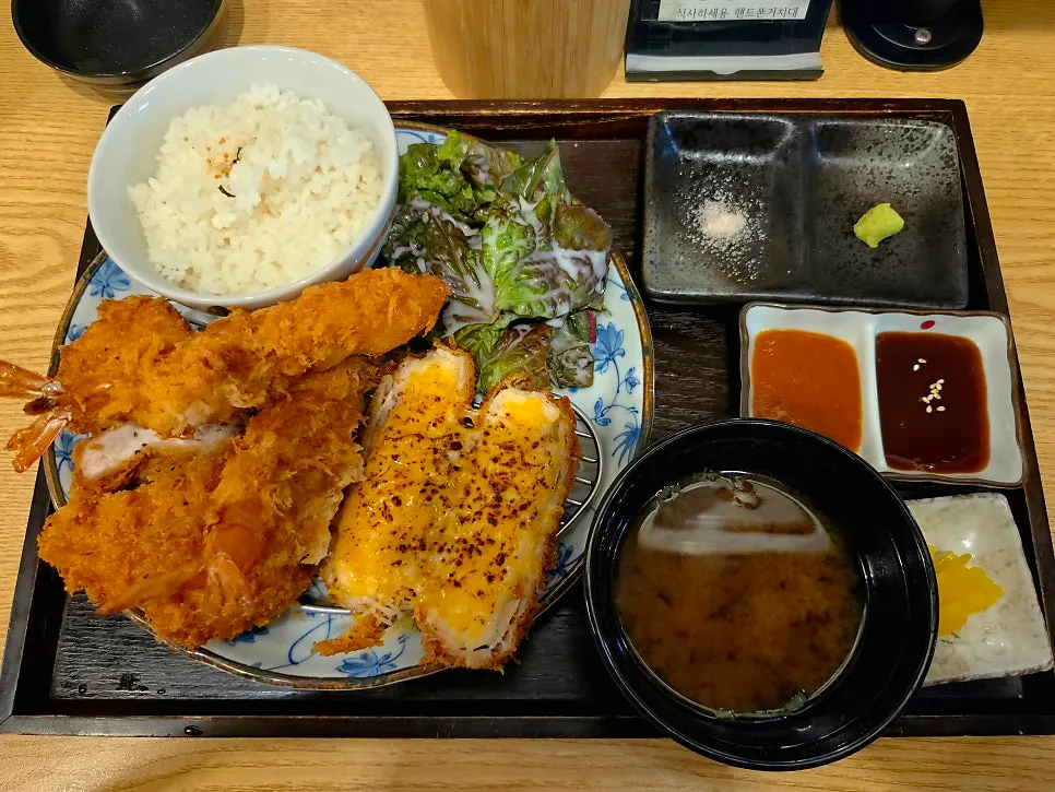 Full spread of the mixed katsu B set