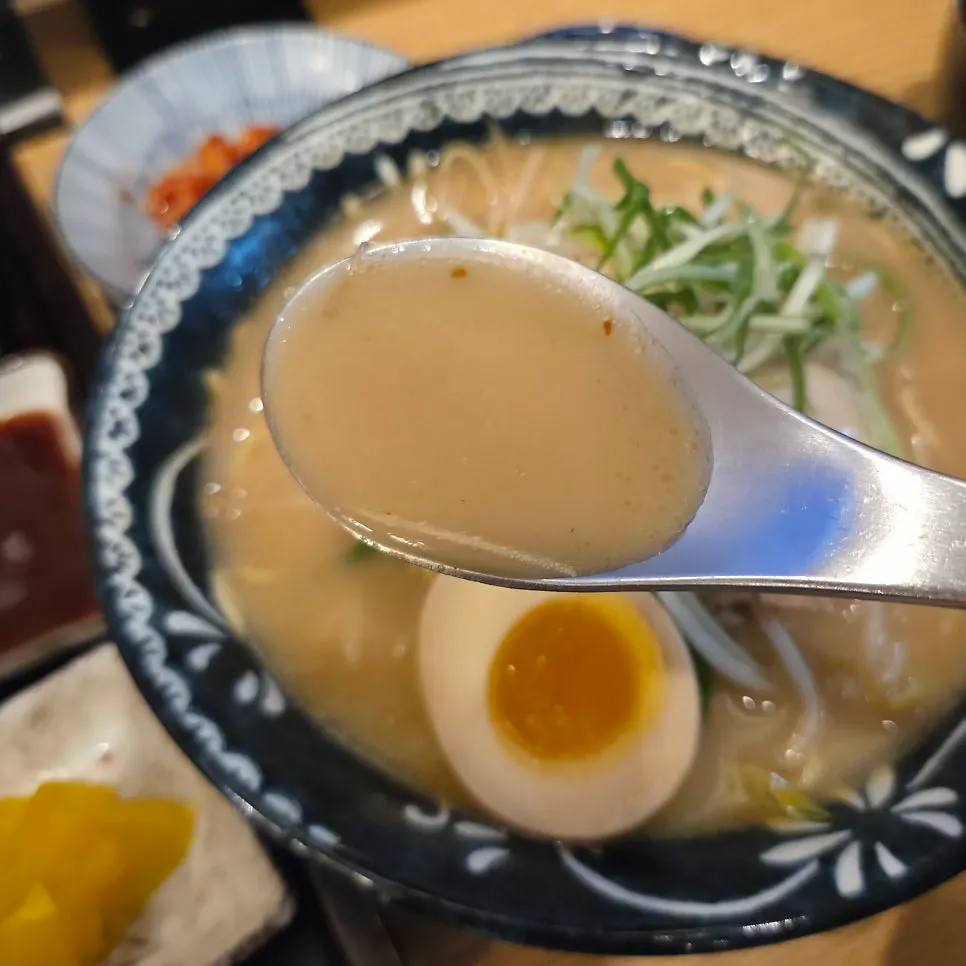 Lifting noodles from the Fukuoka-style ramen